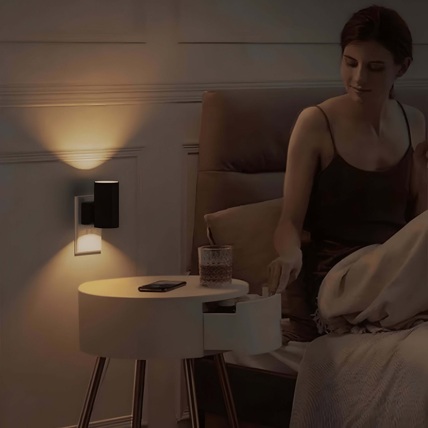 Lampka Nocna Luna LED z Czujnikiem Ruchu Regulowana i Energooszczędna do Sypialni i Korytarza Elegancki Design