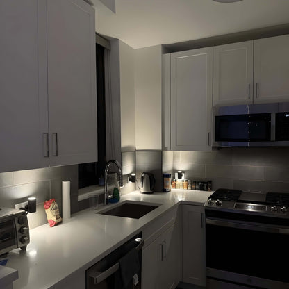 Lampka Nocna Luna LED z Czujnikiem Ruchu Regulowana i Energooszczędna do Sypialni i Korytarza Elegancki Design