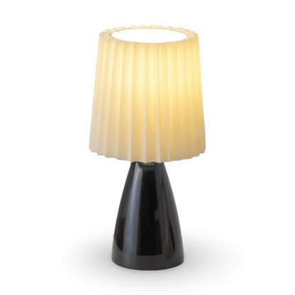 Elegancka Lampka Biurkowa LED ConePleated z Ceramiczną Podstawą i Minimalistycznym Kloszem – Idealna Lampka Nocna do Sypialni i Salonu
