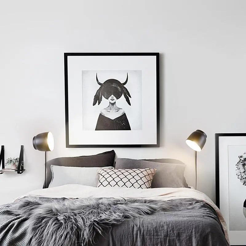 Kinkiet Ścienny Liora LED Nowoczesna Lampa w Trzech Kolorach z Możliwością Podłączenia do Gniazdka