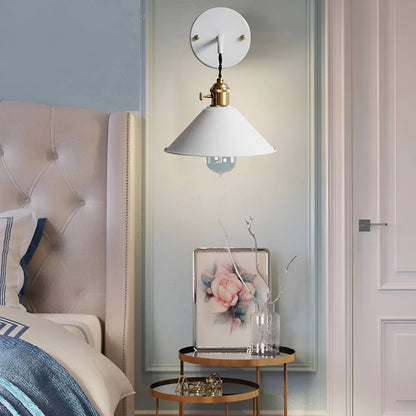 Kinkiet Ścienny RetroLux w Stylu Vintage z Metalowym Stożkiem Elegancka Lampa do Salonu i Sypialni
