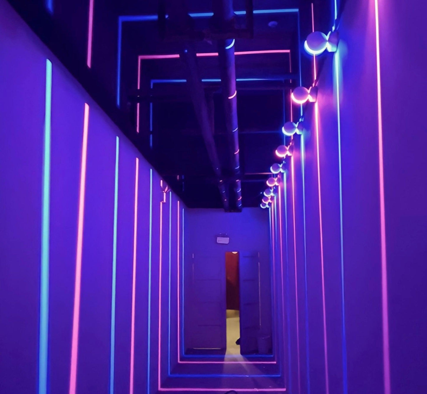 Światło Ambiance Lumina - Nowoczesne oświetlenie LED do parapetu z 360-stopniową atmosferą